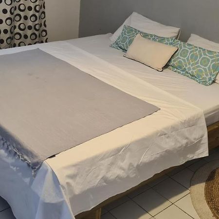 Paradies Caraibes I Les Abymes Exteriör bild