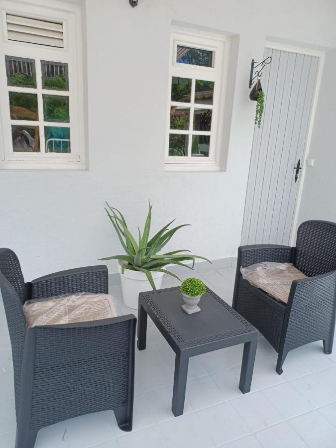 Paradies Caraibes I Les Abymes Exteriör bild