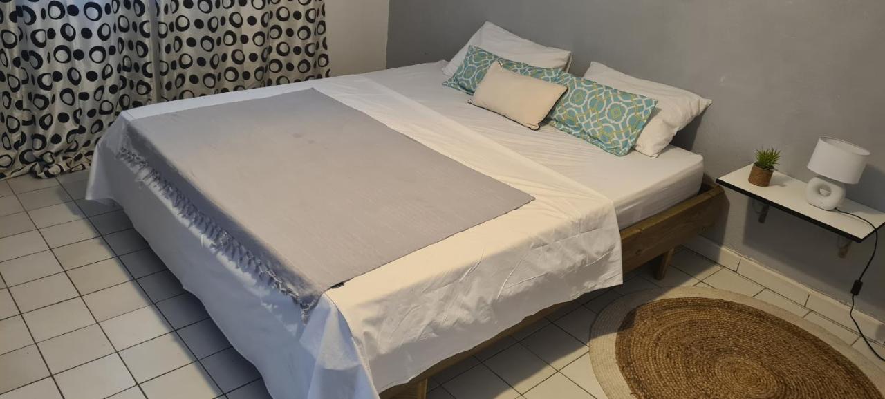 Paradies Caraibes I Les Abymes Exteriör bild